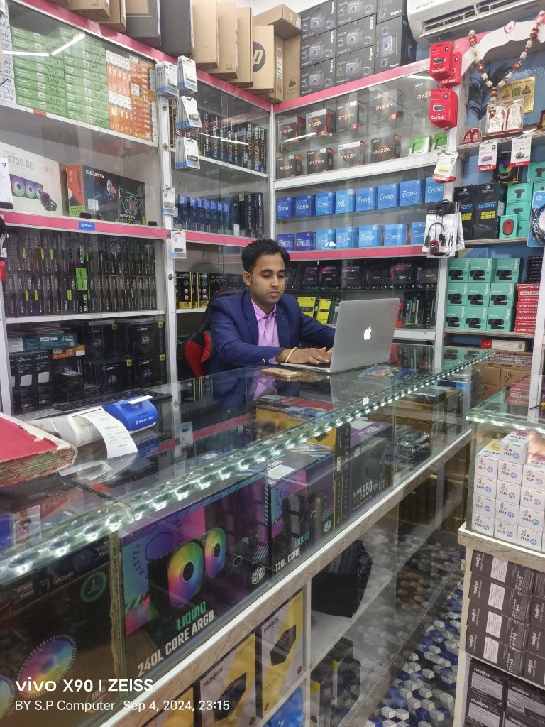 SP Computer team member helping customers inside the store